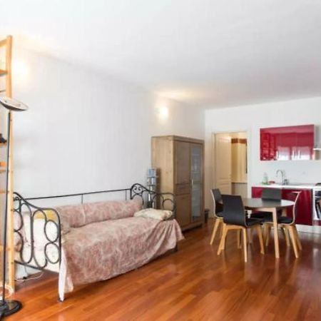 Vintage Apartment In Corvetto Area Milano Exteriör bild